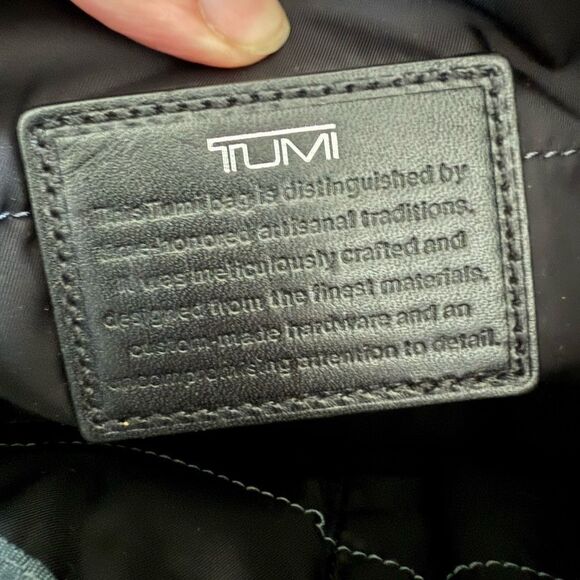 Tumi Voyageur Collection Q-Tote Dark Grey $245 - Picture 13 of 14